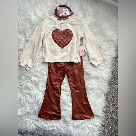 Toddler Girl BTween Heart Flocked Top & Flare Leather Leggings Set Size 4T - Picture 1 of 5